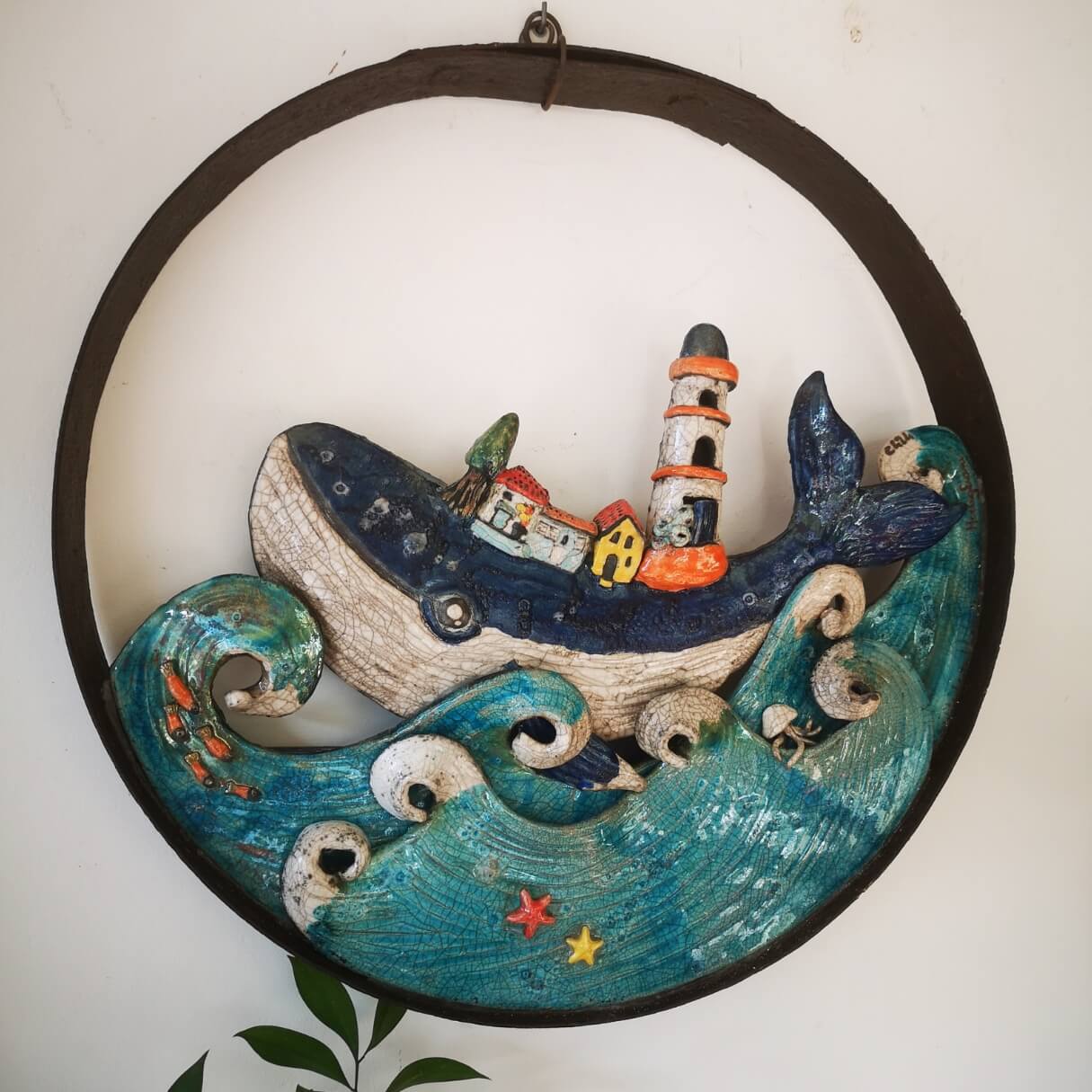 Rotondità opera d'arte ceramica raku