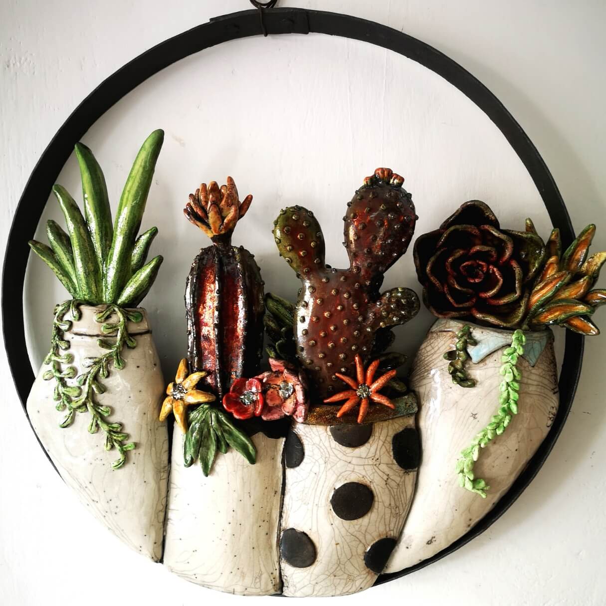 Rotondità opera d'arte ceramica raku