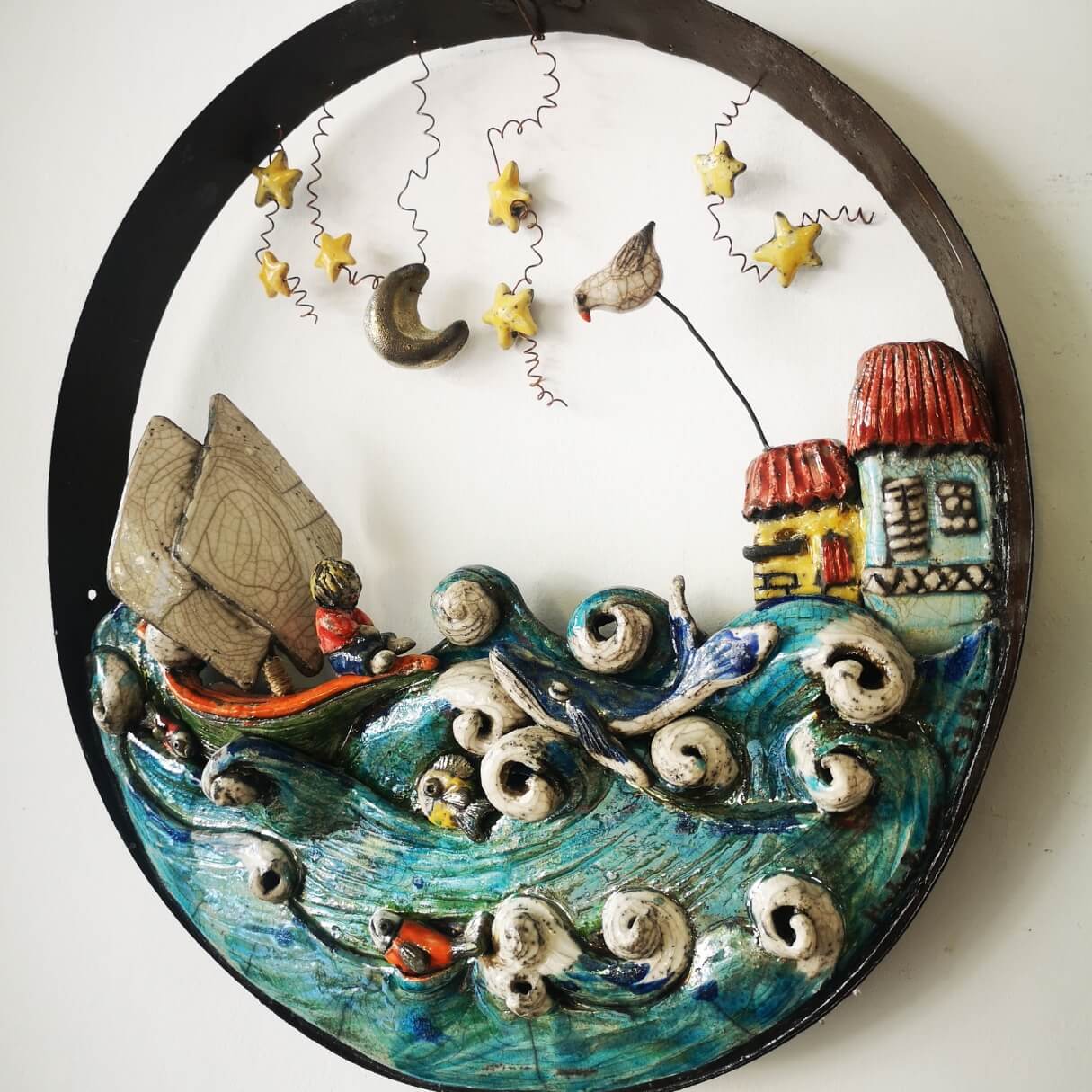 Rotondità opera d'arte ceramica raku