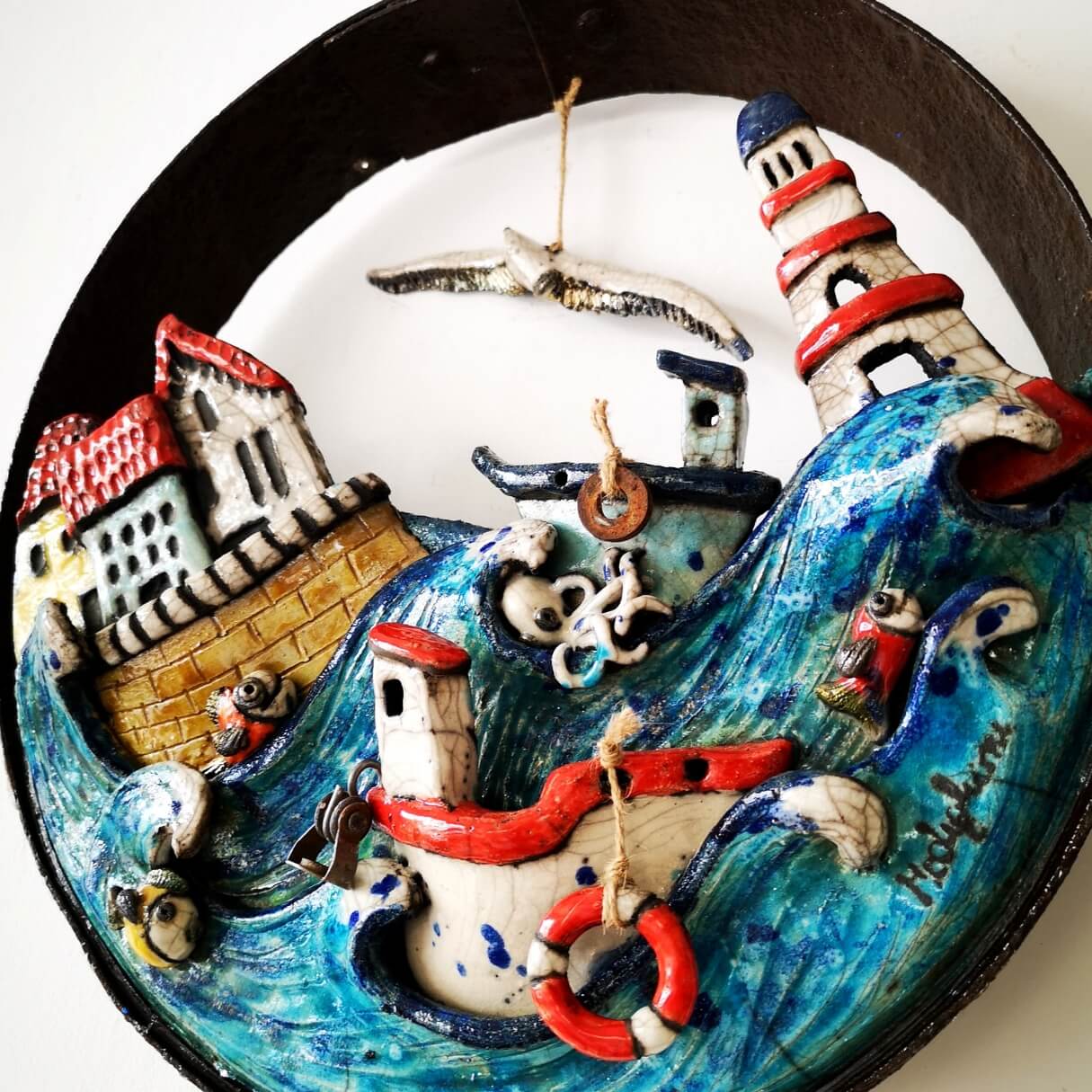 Rotondità opera d'arte ceramica raku