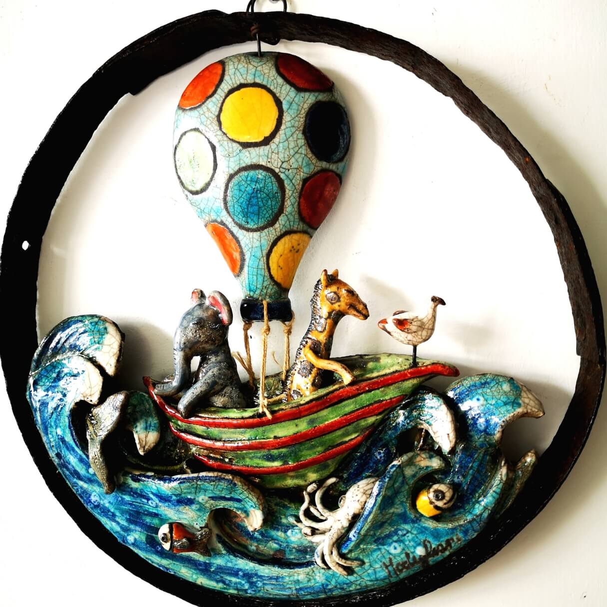 Rotondità opera d'arte ceramica raku