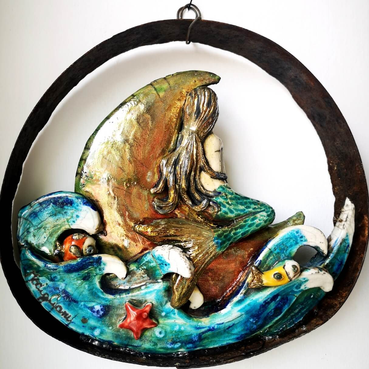 Rotondità opera d'arte ceramica raku